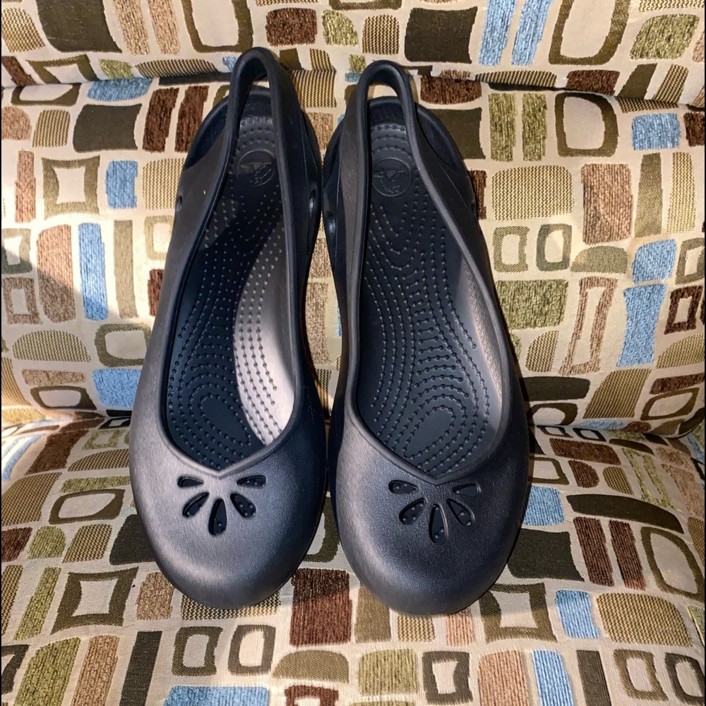 CROCS! Cute black woman’s crocs size 9